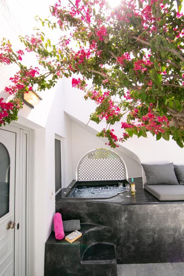 Sensia Luxury Apartment With Hot Tub Oía Exterior photo