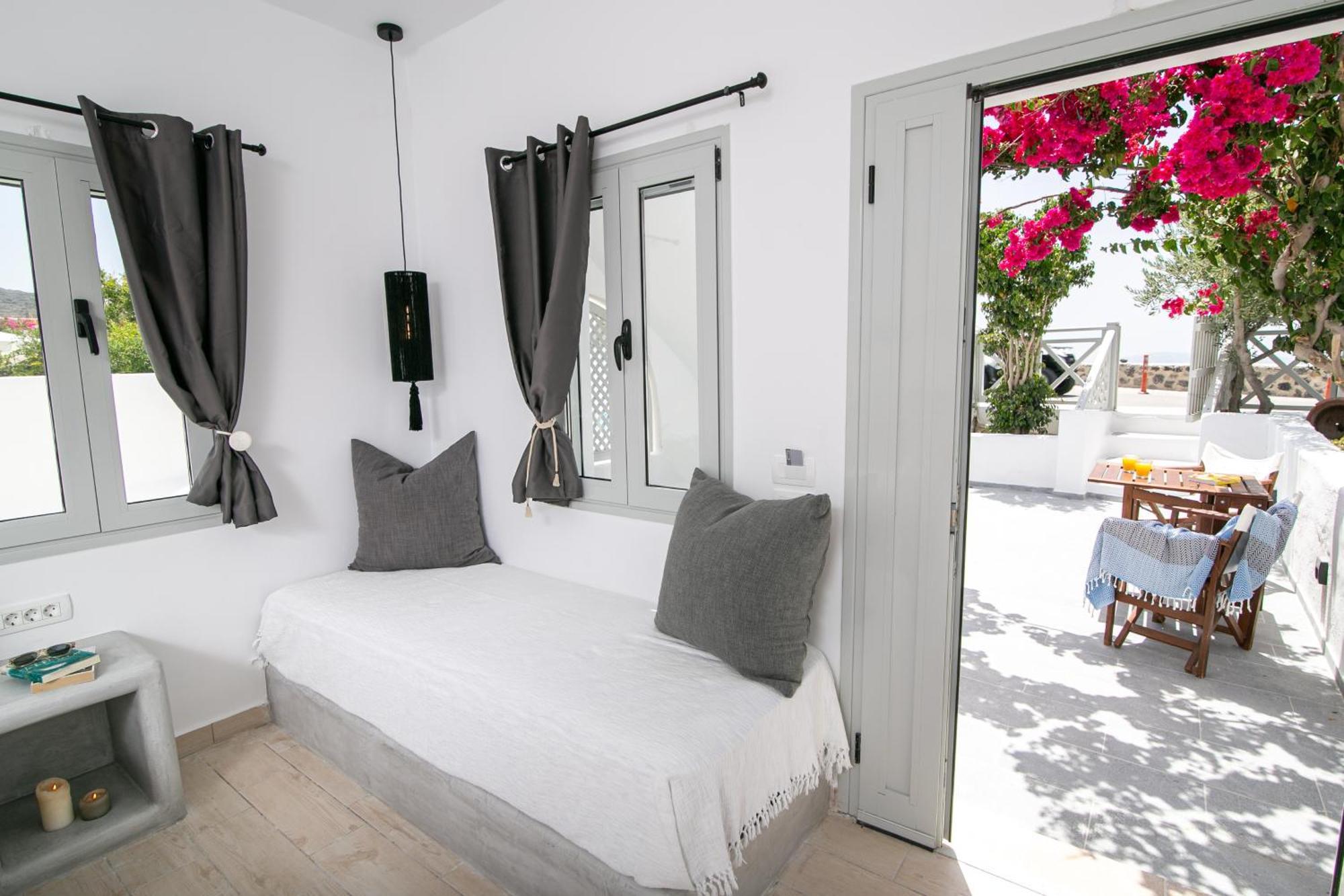 Sensia Luxury Apartment With Hot Tub Oía Exterior photo