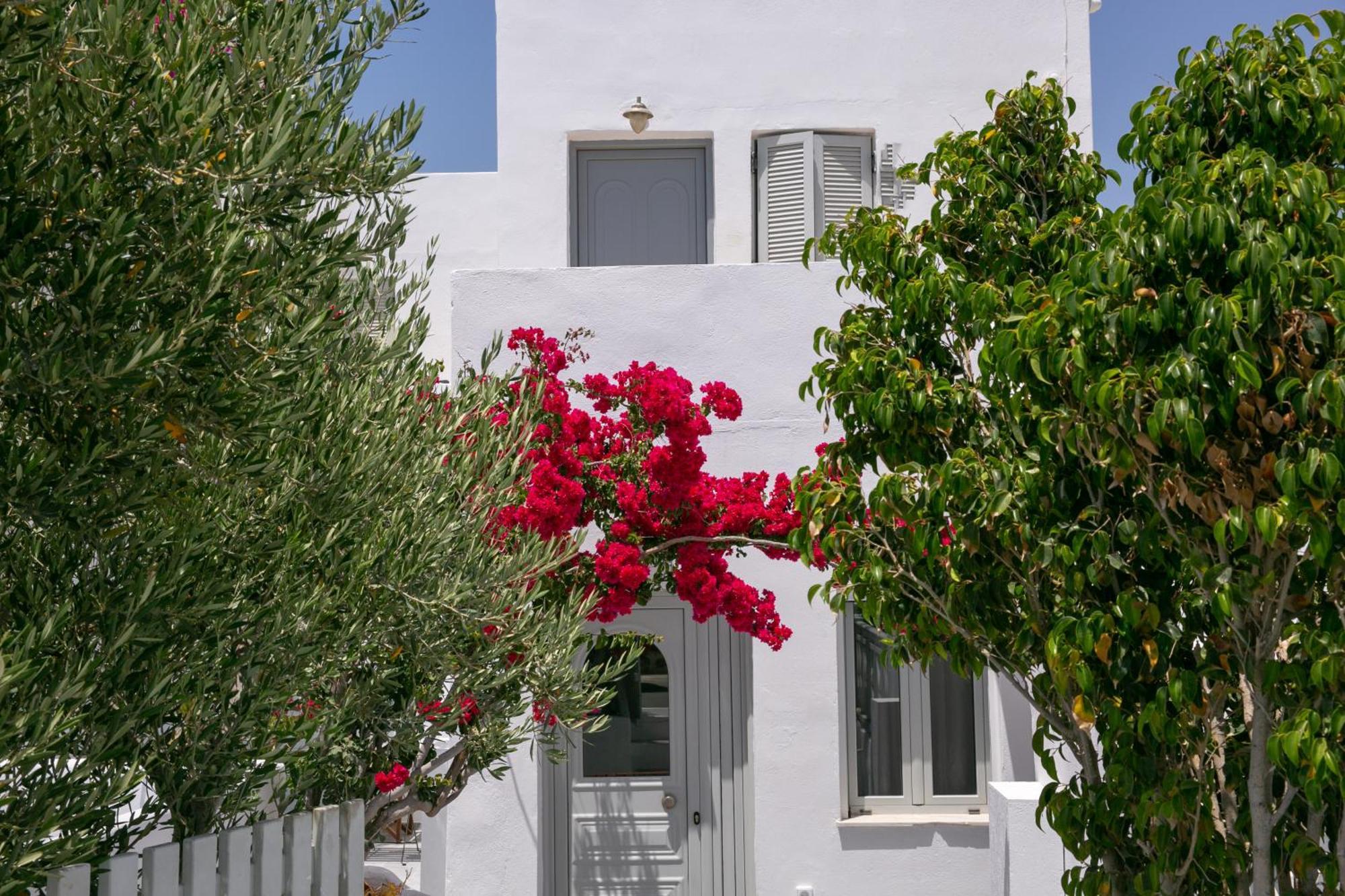 Sensia Luxury Apartment With Hot Tub Oía Exterior photo